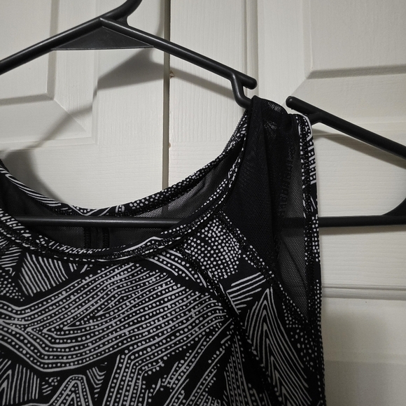 Lululemon Muscle Tank Top Womens - Picture 3 of 7